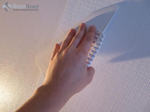 Как клеить обои в труднодоступных местах. Технологии поклейки