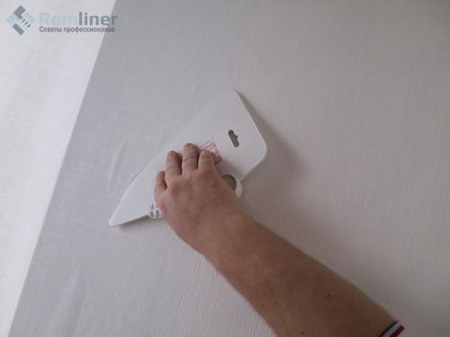 Как клеить обои в труднодоступных местах. Технологии поклейки