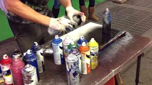 Покрасить обои баллончиком. Какие поверхности можно красить аэрозольной краской