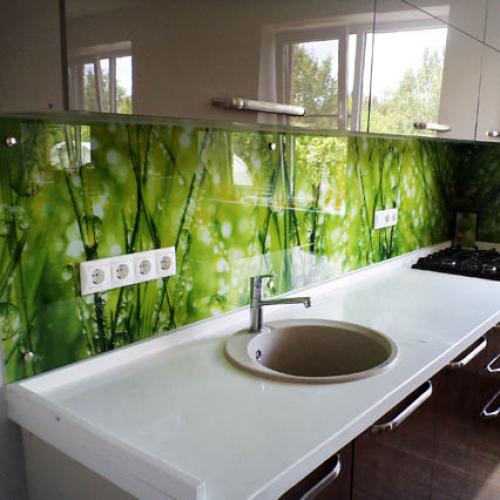 На кухне обои или покраска. Отделка стен на кухне