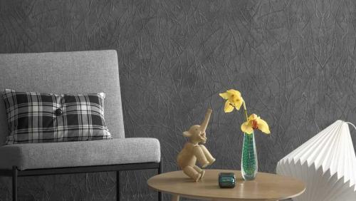 Как покрасить обои без разводов и потеков