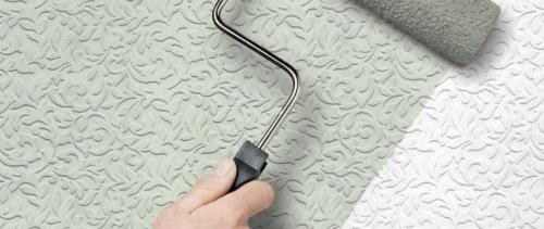 Как покрасить обои без разводов и потеков