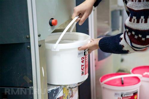 Технология покраски обоев на потолке и выбор краски. Выбор краски и колеровка 01