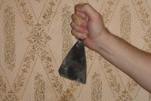 Нужно ли снимать нижний слой флизелиновых обоев. Зачем нужен демонтаж обоев