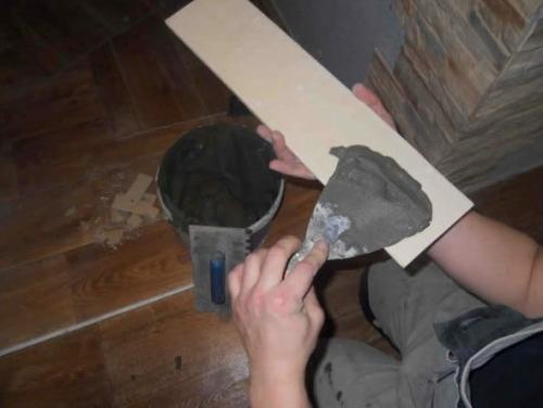 Как клеить декоративный камень из гипса на стены. Как выбирать клеевое вещество 06 Как клеить декоративный камень из гипса на стены. Как выбирать клеевое вещество 06