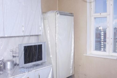 Можно ли клеить новые обои на старые. В каких случаях разрешается оставить старый слой 03