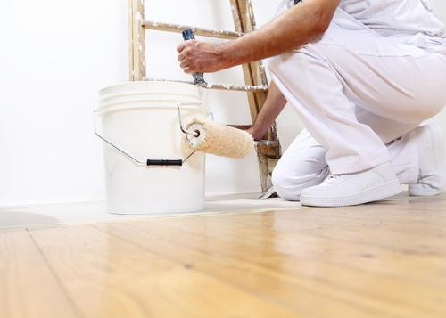 Можно ли клеить обои на водоэмульсионную краску на стене. Вододисперсионная краска на основе ПВА (поливинилацетатная) 03