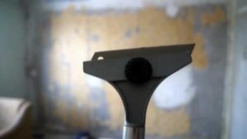 Как снять флизелиновые и виниловые обои. Удаление виниловых обоев на бумажной основе